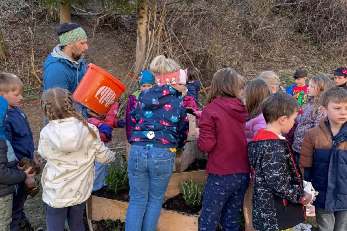 E6D1F6D9-0CC1-437D-9203-4AF906025FE1